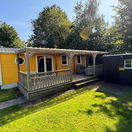 Ruime 5-Persoons Chalet Aan Het Bergumermeer Suameer Eksteriør bilde