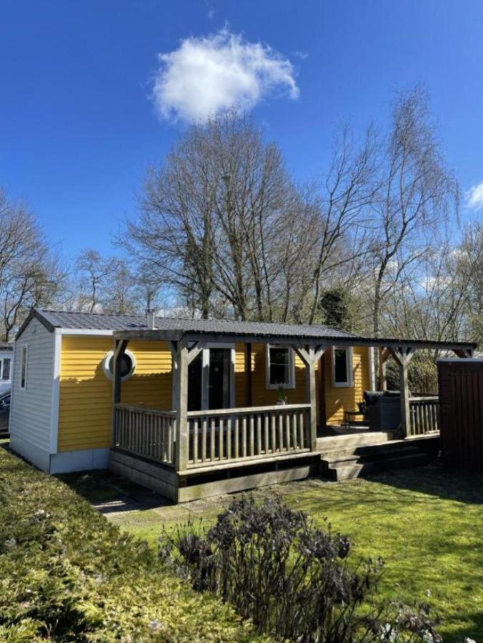Ruime 5-Persoons Chalet Aan Het Bergumermeer Suameer Eksteriør bilde